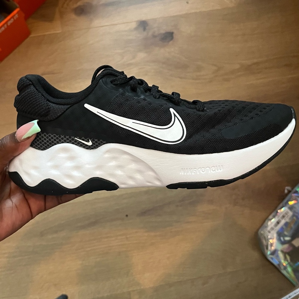 Nike Renew Ride 3 in Black and Smoke Gray